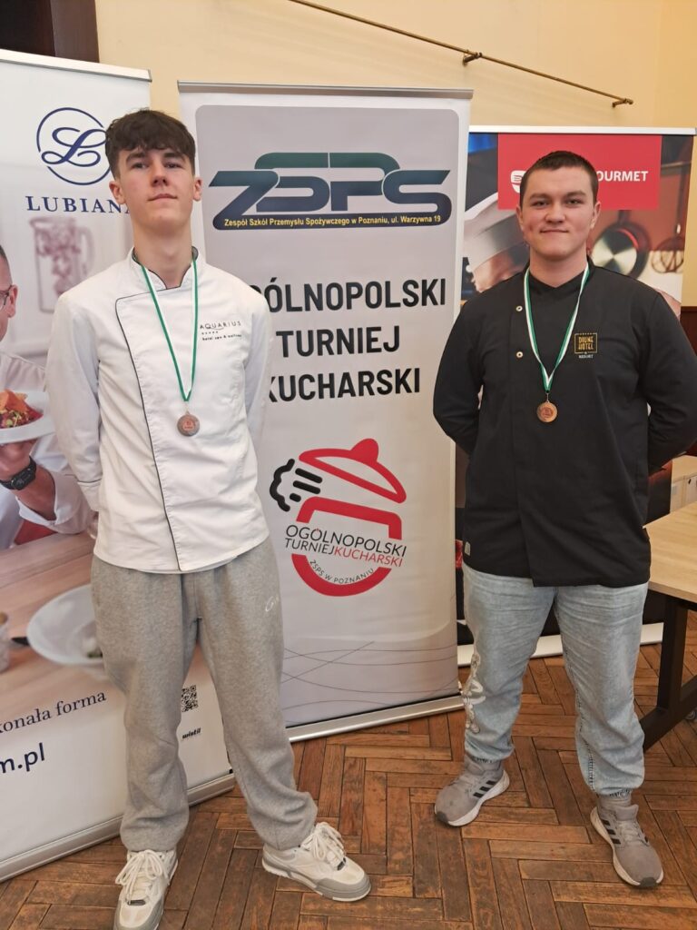 Uczestnicy Turnieju z medalami