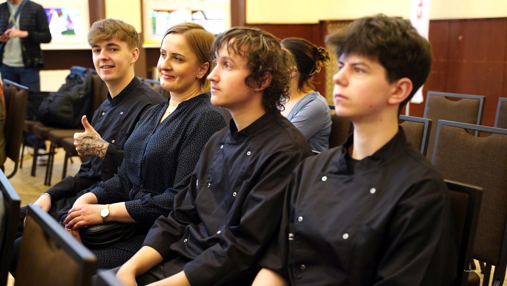 Reprezentanci szkoły w  Turnieju z Opiekunką